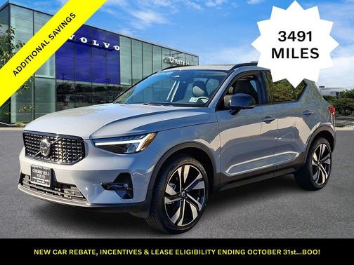 2025 Volvo XC40 B5 Plus Dark Theme