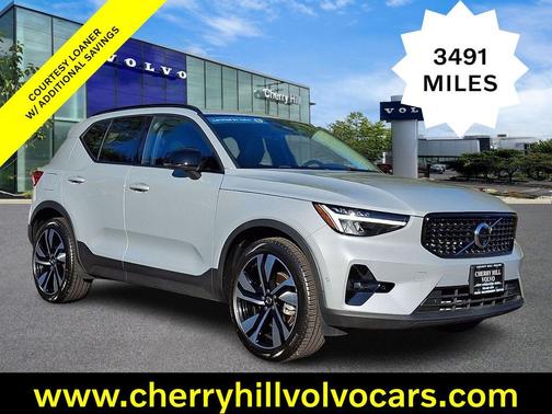 2025 Volvo XC40 B5 Plus Dark Theme