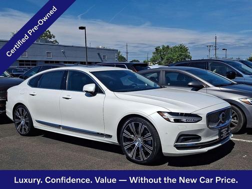 Crystal White 2023 Volvo S90 Ultimate