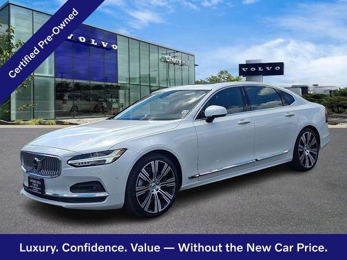 Crystal White 2023 Volvo S90 Ultimate
