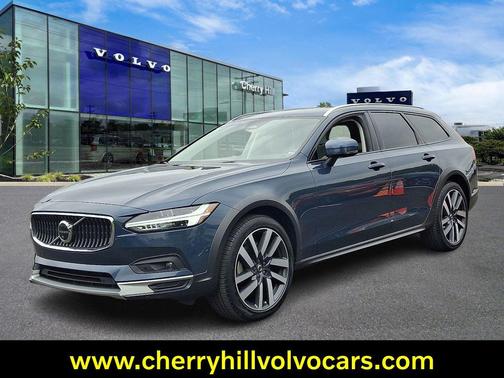 2023 Volvo V90 Cross Country B6