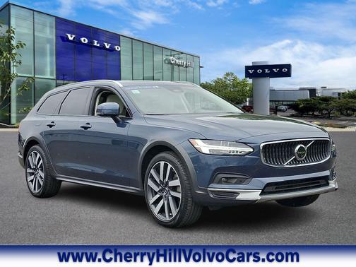 2023 Volvo V90 Cross Country B6 Plus