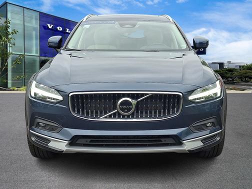 2023 Volvo V90 Cross Country B6 Plus