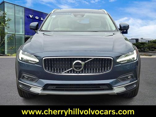 2023 Volvo V90 Cross Country B6