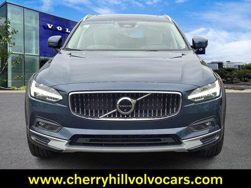 2023 Volvo V90 Cross Country B6