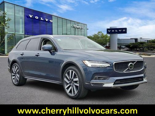 2023 Volvo V90 Cross Country B6