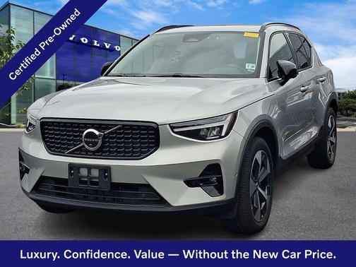 Silver Dawn 2023 Volvo XC40 Plus