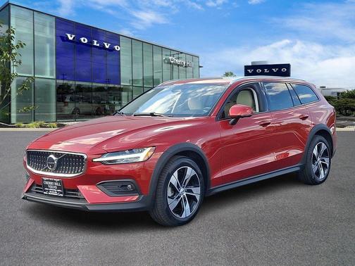2024 Volvo V60 Cross Country B5 Plus
