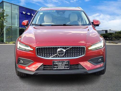 2024 Volvo V60 Cross Country B5 Plus