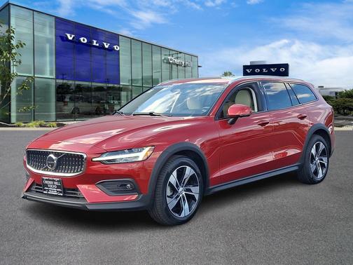 2024 Volvo V60 Cross Country B5 Plus