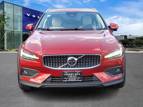 2024 Volvo V60 Cross Country B5 Plus