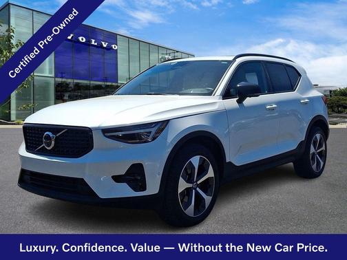 Crystal White 2026 Volvo XC40 Plus