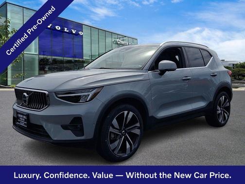 Vapour Grey 2024 Volvo XC40 Plus