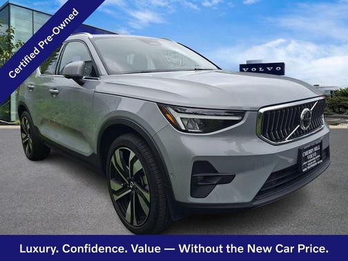 Vapour Grey 2024 Volvo XC40 Plus