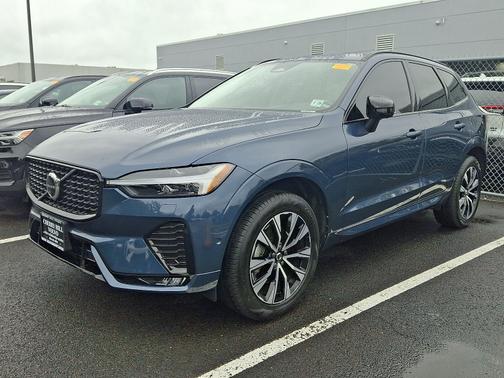 2024 Volvo XC60 B5 Plus Dark Theme