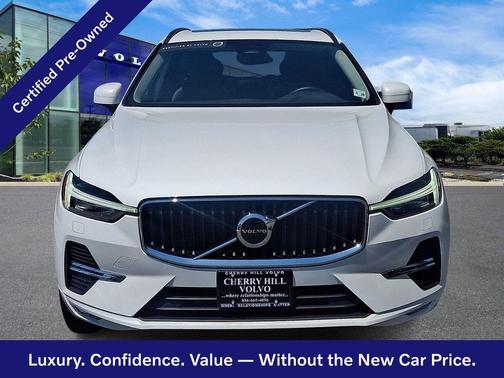 Crystal White 2023 Volvo XC60 Core