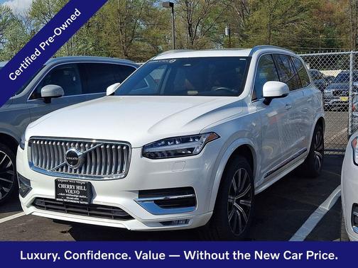 Crystal White 2023 Volvo XC90 Plus