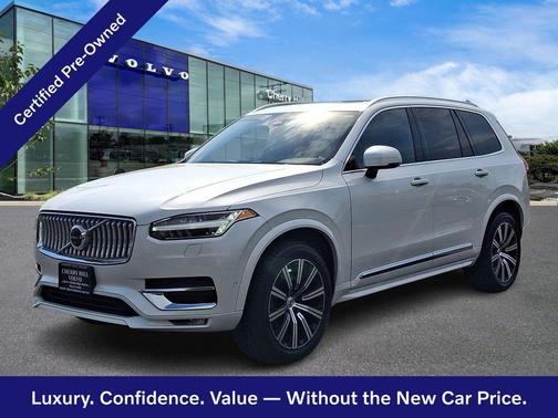 Crystal White 2023 Volvo XC90 Plus