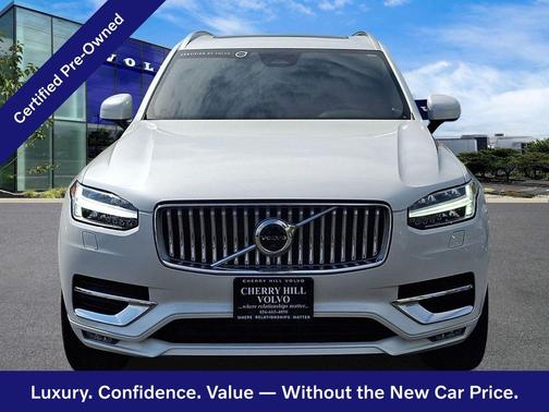 Crystal White 2023 Volvo XC90 Plus