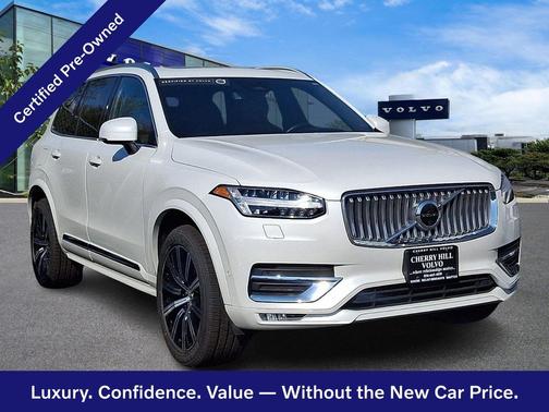 Crystal White 2023 Volvo XC90 Plus