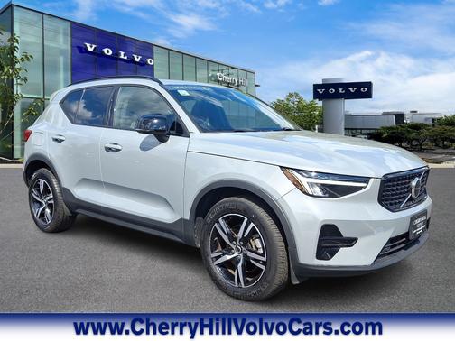 2024 Volvo XC40 B5 Core Dark Theme