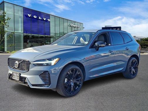 2022 Volvo XC60 B6 R-Design