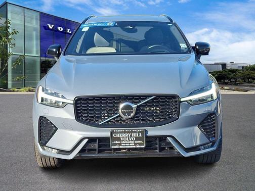 2022 Volvo XC60 B6 R-Design