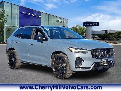 2022 Volvo XC60 B6 R-Design