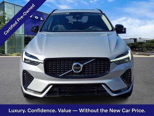 Silver Dawn 2025 Volvo XC60 Plus