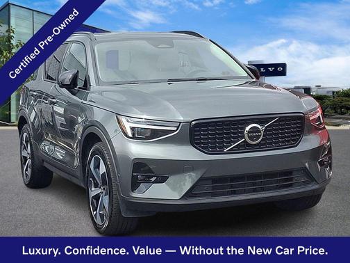 Green 2026 Volvo XC40 B5 Plus