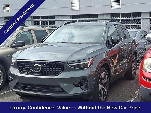 Green 2026 Volvo XC40 B5 Plus