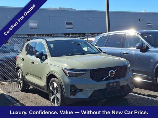Sage Green 2025 Volvo XC40 Plus