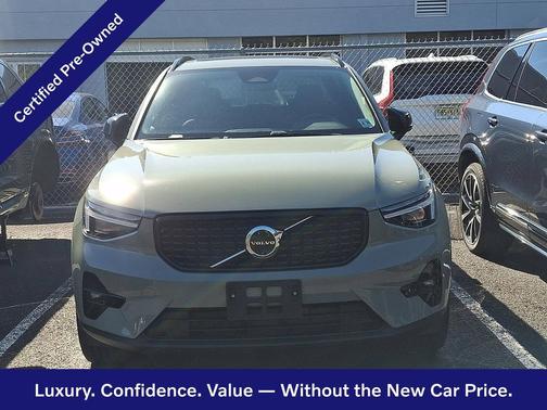 Sage Green 2025 Volvo XC40 Plus