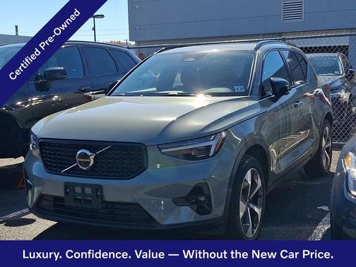 Sage Green 2025 Volvo XC40 Plus