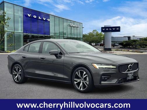 Platinum Grey 2025 Volvo S60 Plus