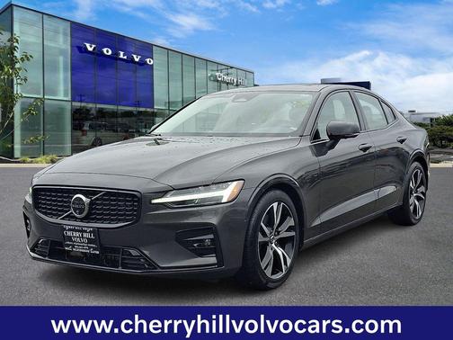 Platinum Grey 2025 Volvo S60 Plus