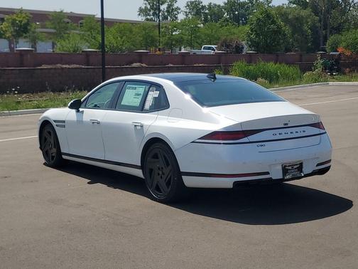 Uyuni White 2026 Genesis G90 3.5T e-SC Prestige Black