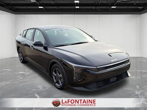 Aurora Black Pearl 2025 Kia K4