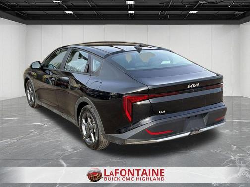 Aurora Black Pearl 2025 Kia K4