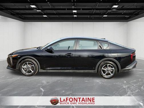 Aurora Black Pearl 2025 Kia K4