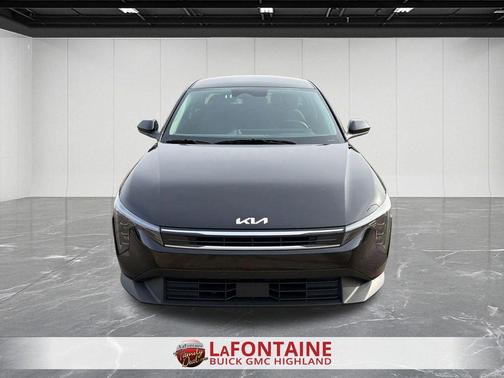 Aurora Black Pearl 2025 Kia K4