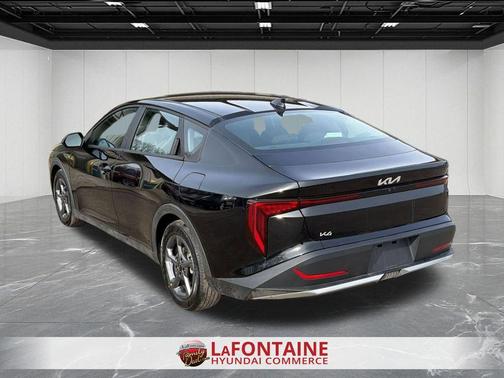 Aurora Black Pearl 2025 Kia K4