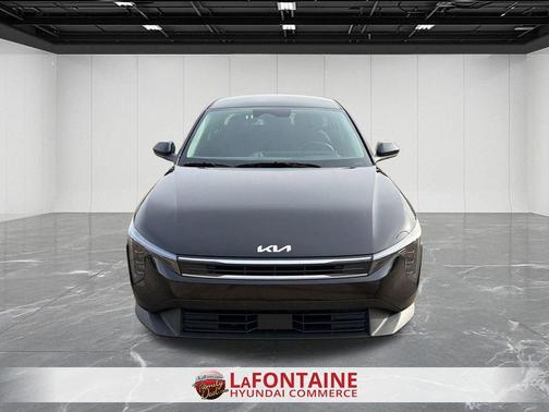 Aurora Black Pearl 2025 Kia K4