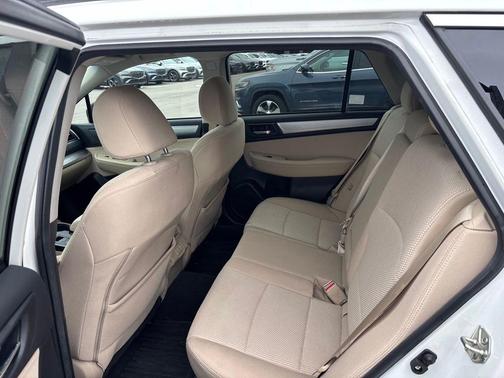 White 2019 Subaru Outback 2.5i Premium