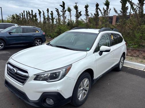 White 2019 Subaru Outback 2.5i Premium