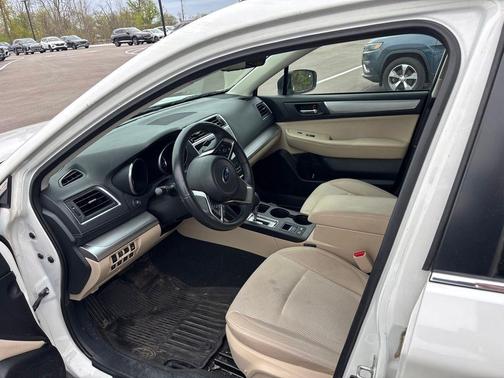 White 2019 Subaru Outback 2.5i Premium
