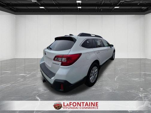 White 2019 Subaru Outback 2.5i Premium