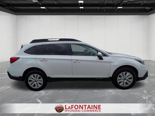 White 2019 Subaru Outback 2.5i Premium