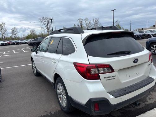 White 2019 Subaru Outback 2.5i Premium