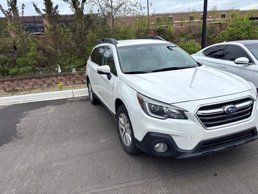 White 2019 Subaru Outback 2.5i Premium